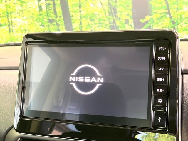 【純正9型ナビ】人気の純正ナビを装備。オーディオ機能も充実しており、Bluetooth接続すればお持ちのスマホやMP3プレイヤーの音楽を再生可能！毎日の運転がさらに楽しくなります！！
