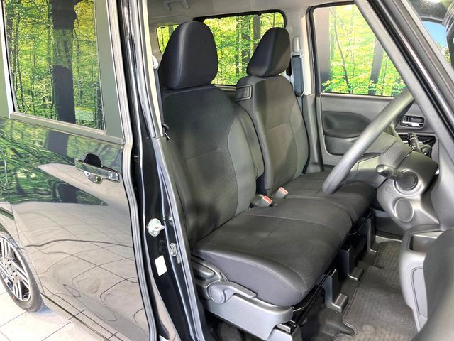 運転席シート廻りは使用感も少なく、良好な状態となっています。丁寧に使われていたことがよくわかりますね。