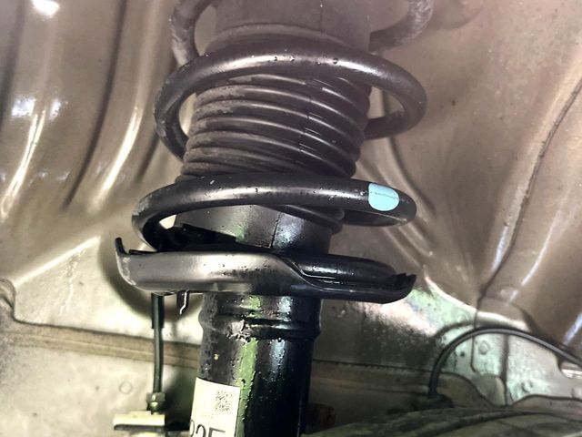 お車を安心してお乗りいただく為には、足回りの定期点検が欠かせません。サービスサポート（有償保証）では無料点検もご提供しており、安心のカーライフをお過ごしいただけるサポート体制が整っています。
