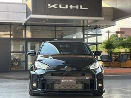 お待たせいたしました！大人気車両のGRヤリスを入庫致しました！KUHLのエアロを装着し、ローダウンとWORKのホイールでかっこよく仕上がっております！現車は前橋の店舗にあります！