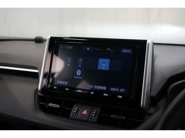 9インチナビ（純正）装備！フルセグ/CD/DVD/Bluetooth対応◎各種エンタテインメントがドライブを盛り上げます。またデュアルエアコンになっているので運転席と助手席、別々に温度調整が可能です。