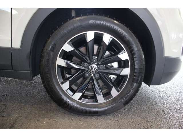 16インチ純正アルミホイール装着