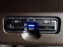 デザインスッキリのビルトイン『ETC』！高速道路の特典はもちろん、キャッシュレスなので料金所では徐行するだけで通過可能です！