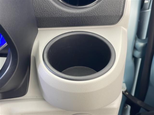 【ドリンクホルダー】長時間のドライブを快適に過ごすために、必須の車内アイテムですね。