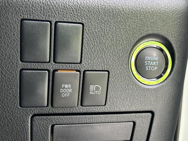 WECARSの展示場では実際に見て、触ってお車をお選びいただけます！知識の豊富な営業スタッフが様々なカーライフをご提案いたします！