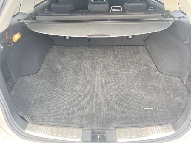 ラゲッジルームは、大容量のスペースを確保。普段のお買い物からレジャーまで、幅広く活躍してくれます！また、リアシートを倒すことでバリエーション豊かにお使いいただけます。