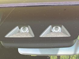 【スマートアシスト】走行中に前方の車両等を認識し、衝突しそうな時は警報とブレーキで衝突回避と被害軽減をアシスト。より安全にドライブをお楽しみいただけます。