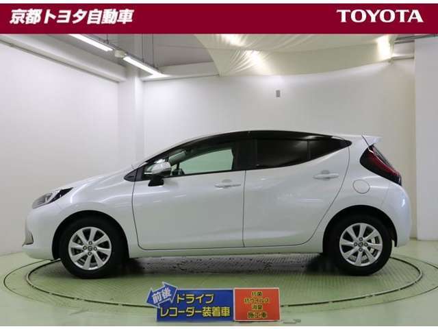 車線はみ出し防止警告【レーンアシスト】、衝突予防および衝突安全システム【PCS】で安心を。障害物や歩行者などを検知、警告してくれる【クリアランスソナー】がトラブルを未然に防ぐサポートをしてくれます。