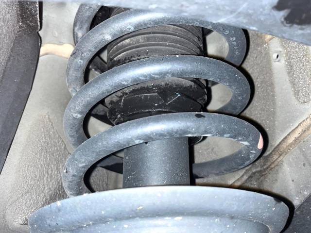 お車を安心してお乗りいただく為には、足回りの定期点検が欠かせません。サービスサポート（有償保証）では無料点検もご提供しており、安心のカーライフをお過ごしいただけるサポート体制が整っています。