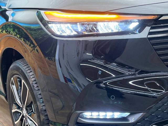 【シーケンシャルターンランプ付きLEDヘッドライト】人気の『流れるウィンカー』付きのLEDヘッドライトを装備♪高級感はもちろん、点灯時は存在感たっぷりで他車からも認識されやすく安心です。