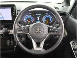 本革巻ステアリングホイール　ハンドルヒーター装備