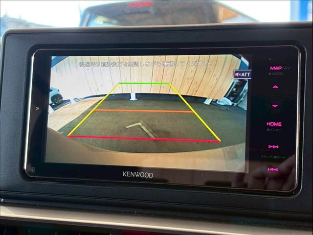 【カラーバックモニター】を装備しております。リアの映像がカラーで映し出されますので日々の駐車で安心安全です。