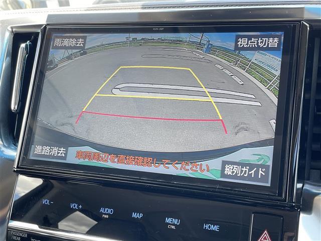 【バックカメラ】後方がモニターに映るので、駐車が不慣れな方でも停めやすくなります。