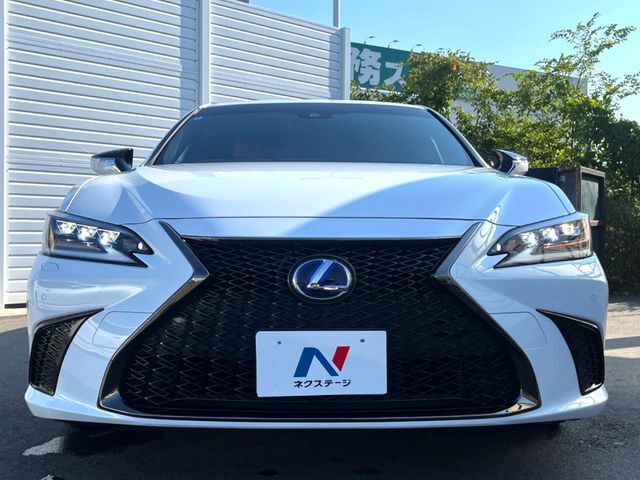 弊社では、全車『修復歴なし』のお車のみ取り扱っております。専任バイヤーによる厳選した仕入れの後、入庫後の車両チェックを行い、ネクステージが認定した高品質な中古車をご提供しております。