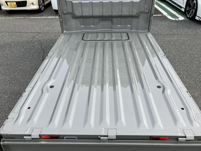 スズキディーラーでは「スズキ認定中古車」という基準を設け、車選びに詳しくないお客様でも「安心して選べる」をご提供しています。
