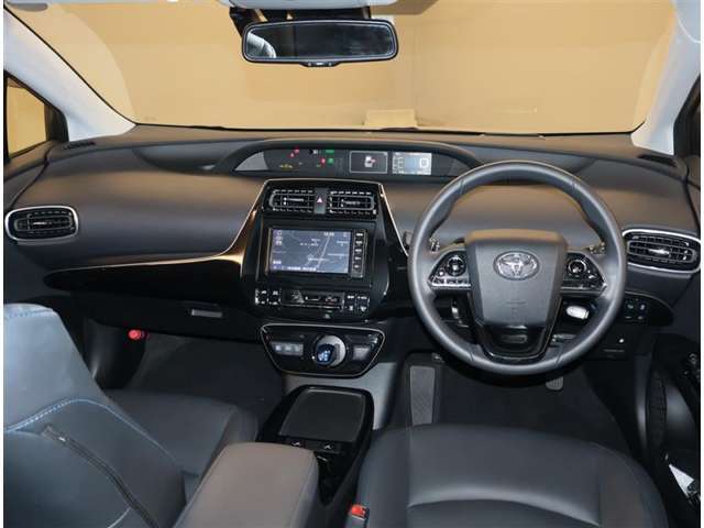 オシャレなインテリアで運転する気分も盛り上がりますよね＾＾