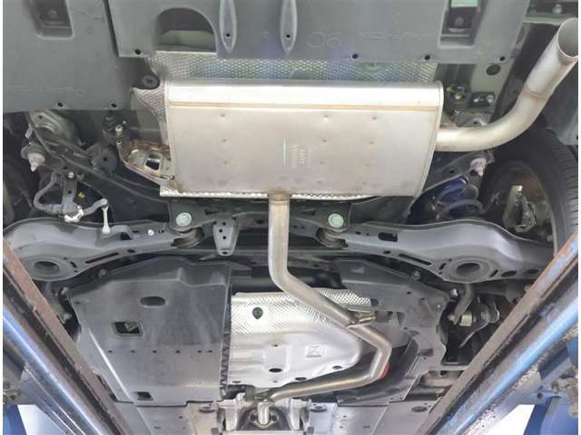 キズやへこみなど一目でわかる『車両検査証明書』を発行します。