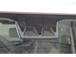 自動で障害物を検知してブレーキ補助をしてくれます！