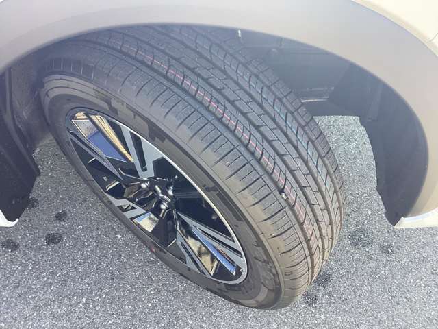 純正のアルミホイールがついています。最後までご覧いただきましてありがとうございました。