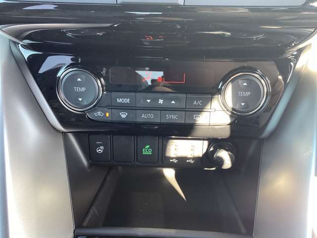 運転席左右パネルでのエアコン操作が可能