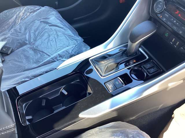 電動パーキングブレーキ付きになります。オートホールド機能も装備！