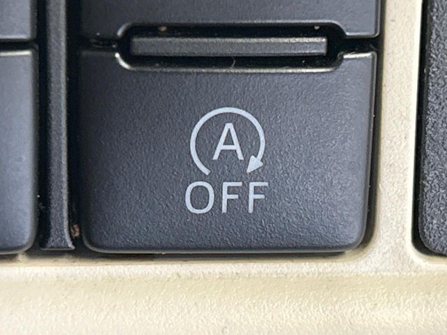 【アイドリングストップ】赤信号や渋滞で停車した際にエンジンを停止し、無駄な燃料の消費を抑えます。燃費向上や環境保護につなげる機能♪エンジンはブレーキを離せば再始動します。