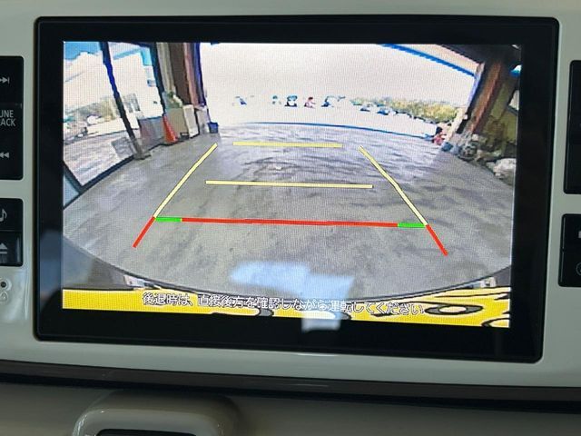 【バックカメラ】駐車時に後方がリアルタイム映像で確認できます。大型商業施設や立体駐車場での駐車時や、夜間のバック時に大活躍！運転スキルに関わらず、今や必須となった装備のひとつです！