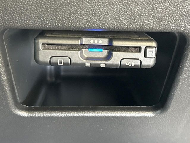 【ETC】高速道路の料金所をストレスなく通過！話題のスポットやサービスエリアに多い「スマートIC」利用時は必須のアイテムです。当店でセットアップを実施、ご納車当日からすぐにご利用いただけます！