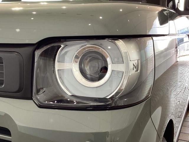 LEDヘッドライトは、点灯の瞬間から最大光量を発揮し、突然暗くなるトンネルなどでの安定感を高めます。