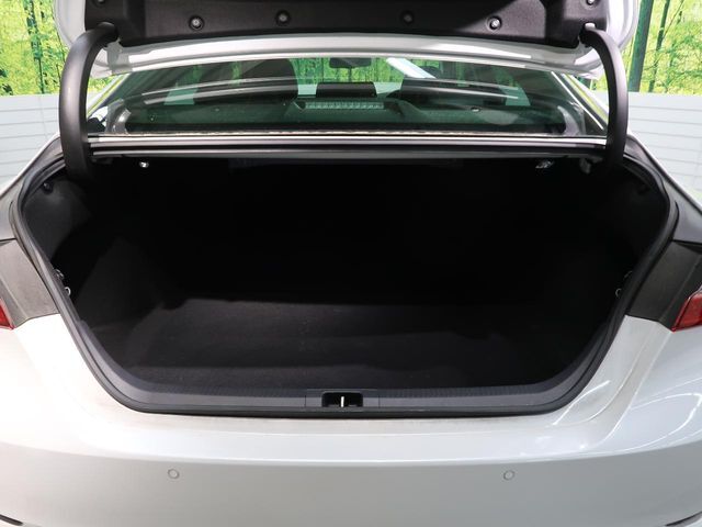 普段のお買い物や通勤、送迎等に十分な荷室スペースを確保しております。