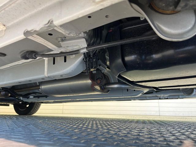 お車を安心してお乗りいただく為には、足回りの定期点検が欠かせません。サービスサポート（有償保証）では無料点検もご提供しており、安心のカーライフをお過ごしいただけるサポート体制が整っています。