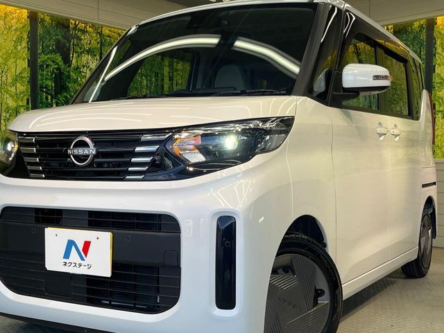 【LEDヘッドライト】悪天候や夜間走行時も良好な視界を確保し安心して運転できる高輝度LEDヘッドライトを装備！点灯速度が早く、消費電力も抑えられています。