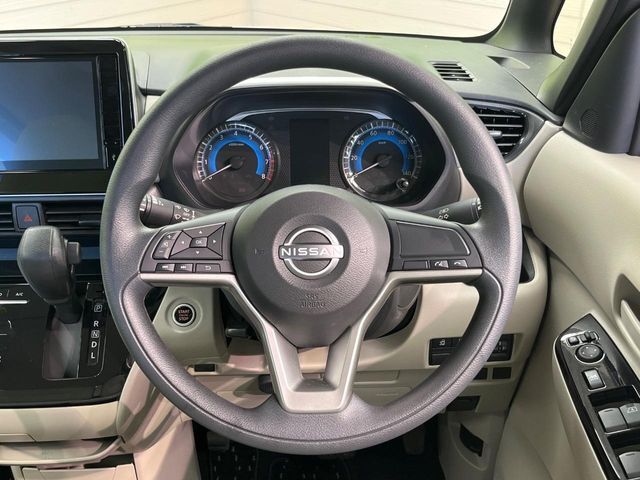 ステアリングも使用感が少なく、きれいな状態となっております♪