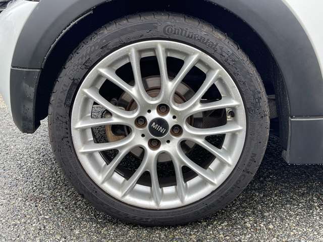 純正アルミ履いてます！重量や質感、精度等はメーカー指定のホイールだけあります！