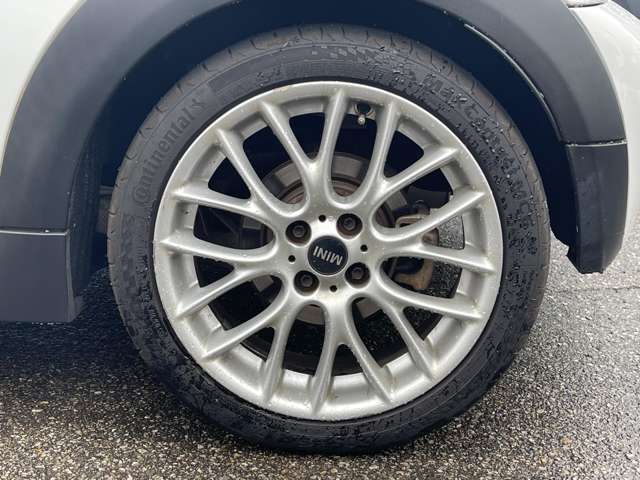 純正アルミ履いてます！重量や質感、精度等はメーカー指定のホイールだけあります！