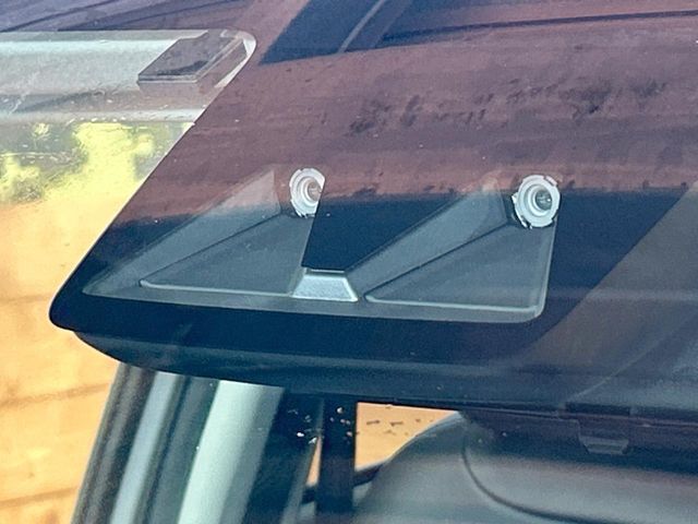 【トヨタセーフティセンス】走行中に前方の車両等を認識し、衝突しそうな時は警報とブレーキで衝突回避と被害軽減をアシスト。より安全にドライブをお楽しみいただけます。