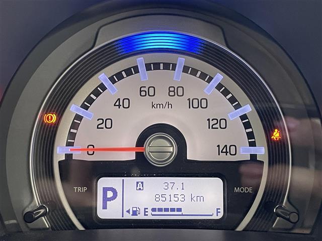 【メーターまわり】ドライバーから見やすい位置にあって安全運転に寄与します。メーターも見やすくてシンプルなデザインになっております！！！