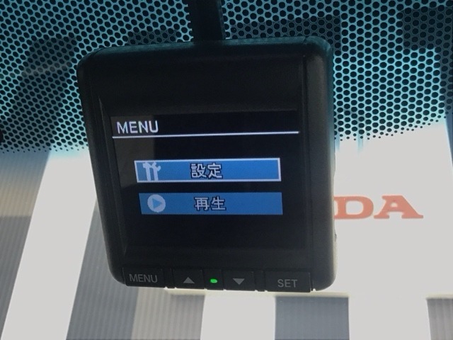 純正ドライブレコーダーがフロントに付いております！万が一の時や楽しいドライブシーンの記録・再生が可能です！
