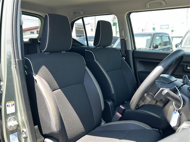 運転席の画像です。店舗にて現車の確認もいただけますので、お電話で在庫のご確認の上是非ご来店くださいませ！！！
