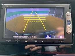 バックカメラがついて後方確認が簡単にできます！苦手としている車庫入れ等も安心して出来ますね！凄く需要の高い装備ですので、最初から付いていれば言う事なしですよね！？