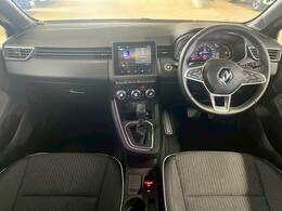 【純正ディスプレイオーディオ】アップルカープレイやブルートゥース接続など多彩な機能を併せ持っており、インパネ周りがすっきりしてますね！