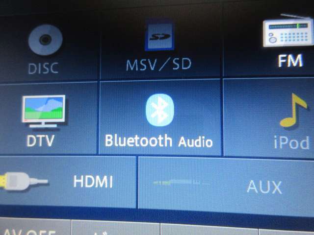 Bluetoothオーディオ対応可。お持ちのスマホやiPodなどとBluetooth接続して外部機器内の音楽などを車内で楽しめます。