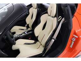 カーボンファイバーレーシングシート￥924,000-