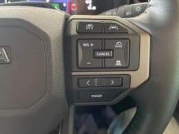 【レーダークルーズコントロール】高速道路での長距離走行が楽に！！自動で速度を保つクルーズコントロールが、衝突軽減システムと連携し、前方の車両を感知して車間を保つように速度調節してくれます！！