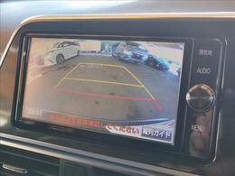 【カラーバックモニター】を装備しております。リアの映像がカラーで映し出されますので日々の駐車で安心安全です。