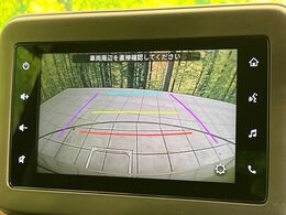 【バックカメラ】駐車時に後方がリアルタイム映像で確認できます。大型商業施設や立体駐車場での駐車時や、夜間のバック時に大活躍！運転スキルに関わらず、今や必須となった装備のひとつです！