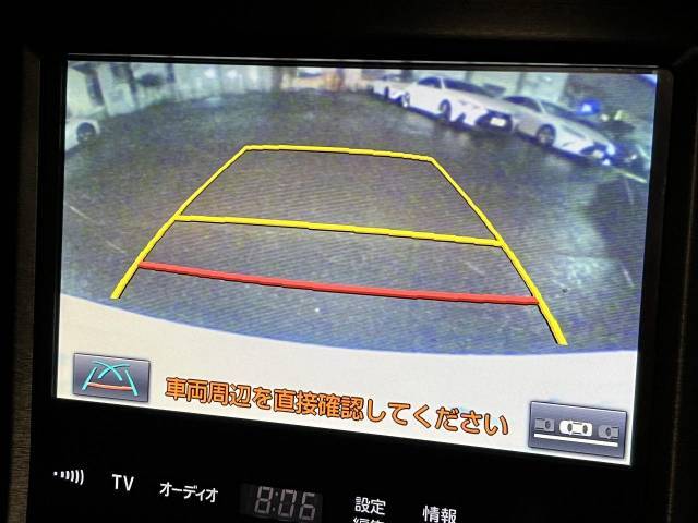 【バックカメラ】駐車時に後方がリアルタイム映像で確認できます。大型商業施設や立体駐車場での駐車時や、夜間のバック時に大活躍！運転スキルに関わらず、今や必須となった装備のひとつです！