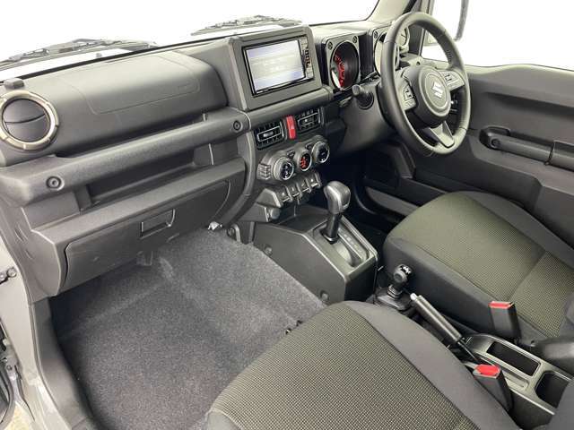 【インパネ全体】全方位で視界が広く、高い目線で運転もしやすいです！