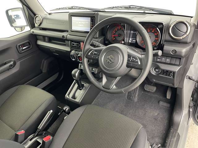 【インパネ全体】全方位で視界が広く、高い目線で運転もしやすいです！