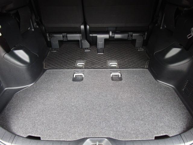 サードシートを畳めばさらにスペース拡大！